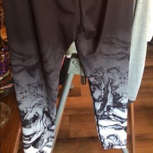 Black marble leggings